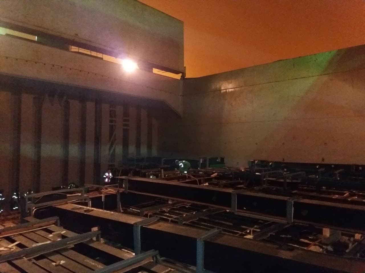 Carga geral sendo movimentada no porto