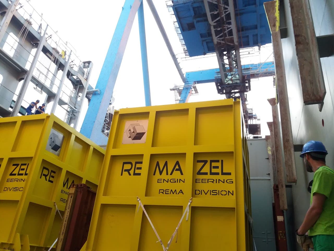 Carga especial sendo movimentada